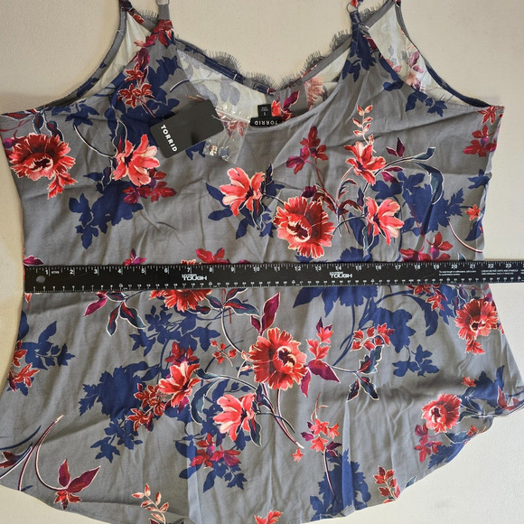 Torrid Camisole Women's 1X Gray Floral Sleeveless Lace Trim Buttons V-Neck NWT - Picture 11 of 16